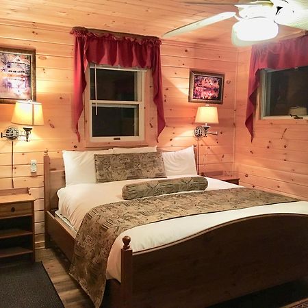 Motel Long Lake And Cottages Bagian luar foto