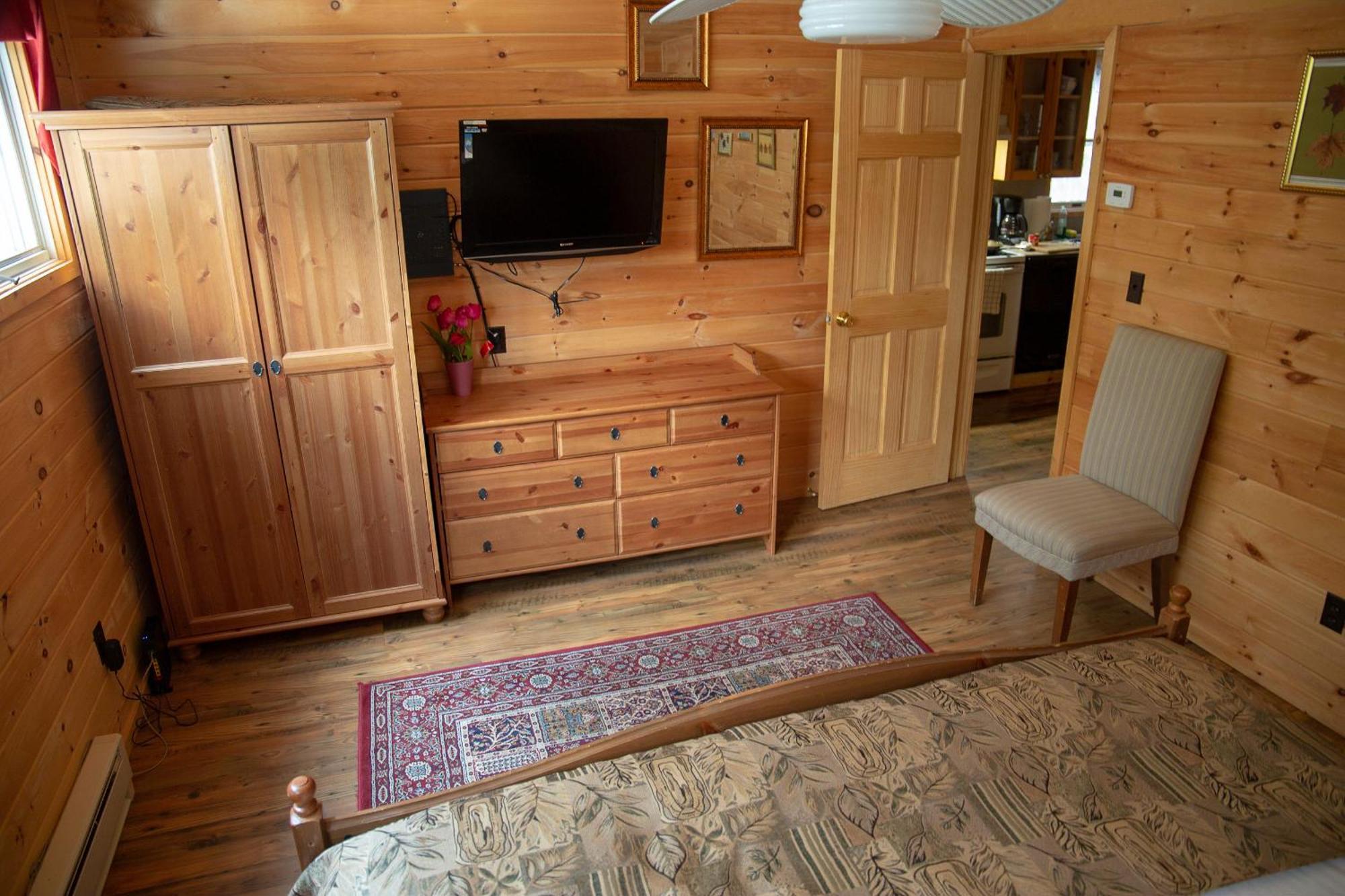 Motel Long Lake And Cottages Bagian luar foto