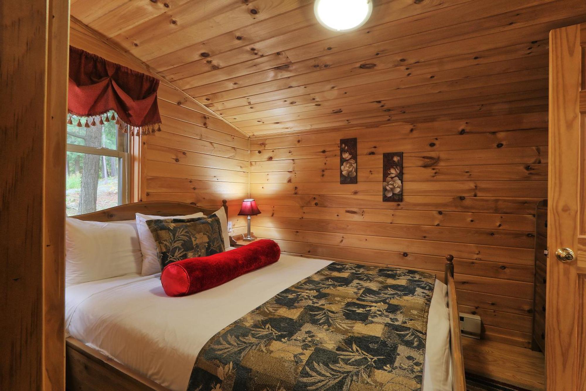 Motel Long Lake And Cottages Bagian luar foto