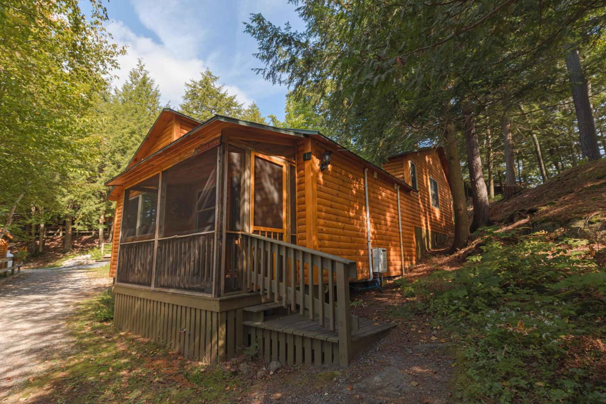 Motel Long Lake And Cottages Bagian luar foto
