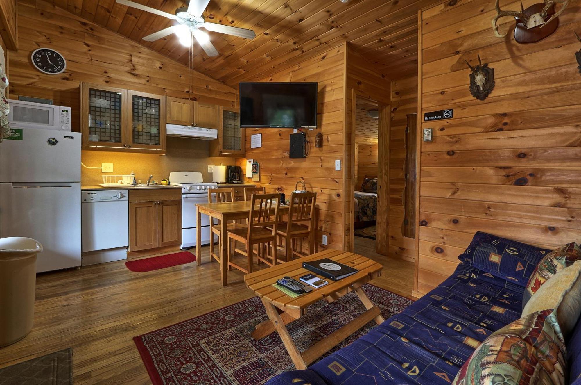Motel Long Lake And Cottages Bagian luar foto