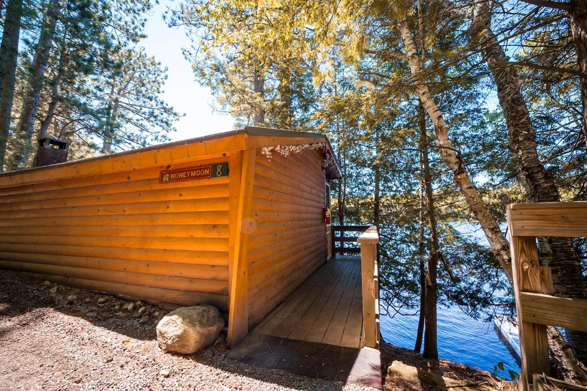 Motel Long Lake And Cottages Bagian luar foto