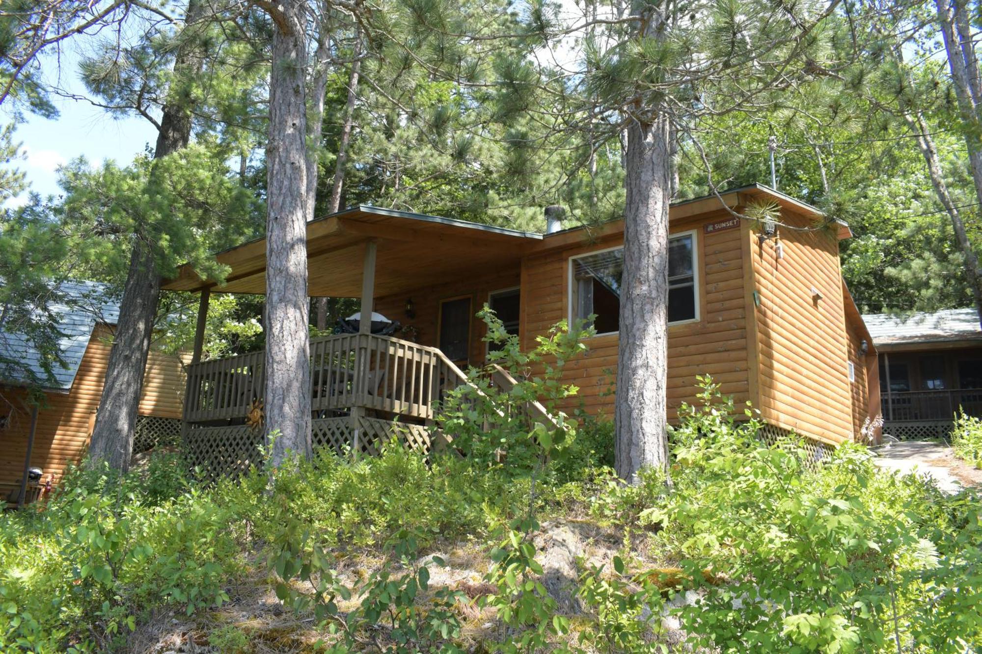 Motel Long Lake And Cottages Bagian luar foto