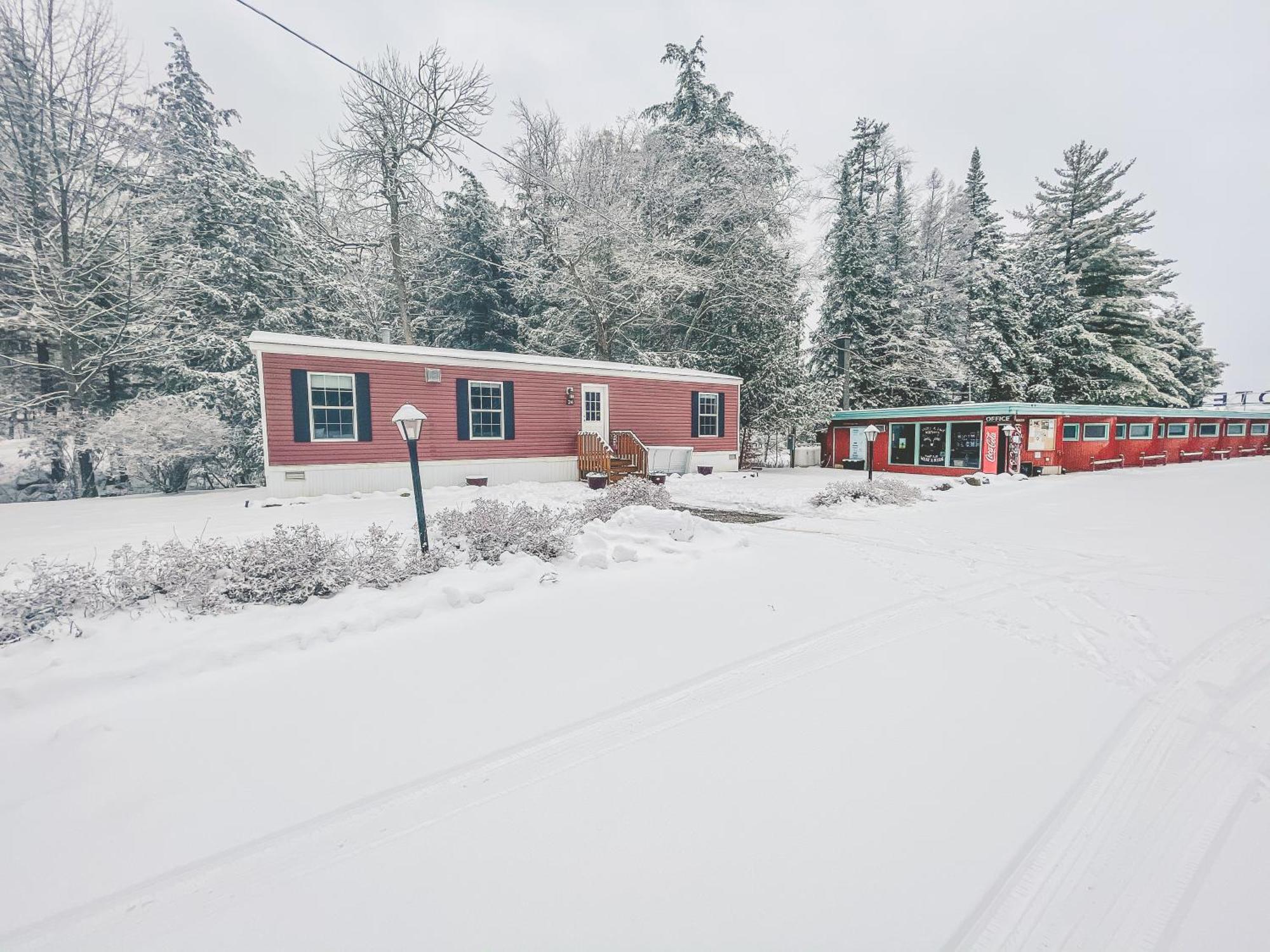 Motel Long Lake And Cottages Bagian luar foto