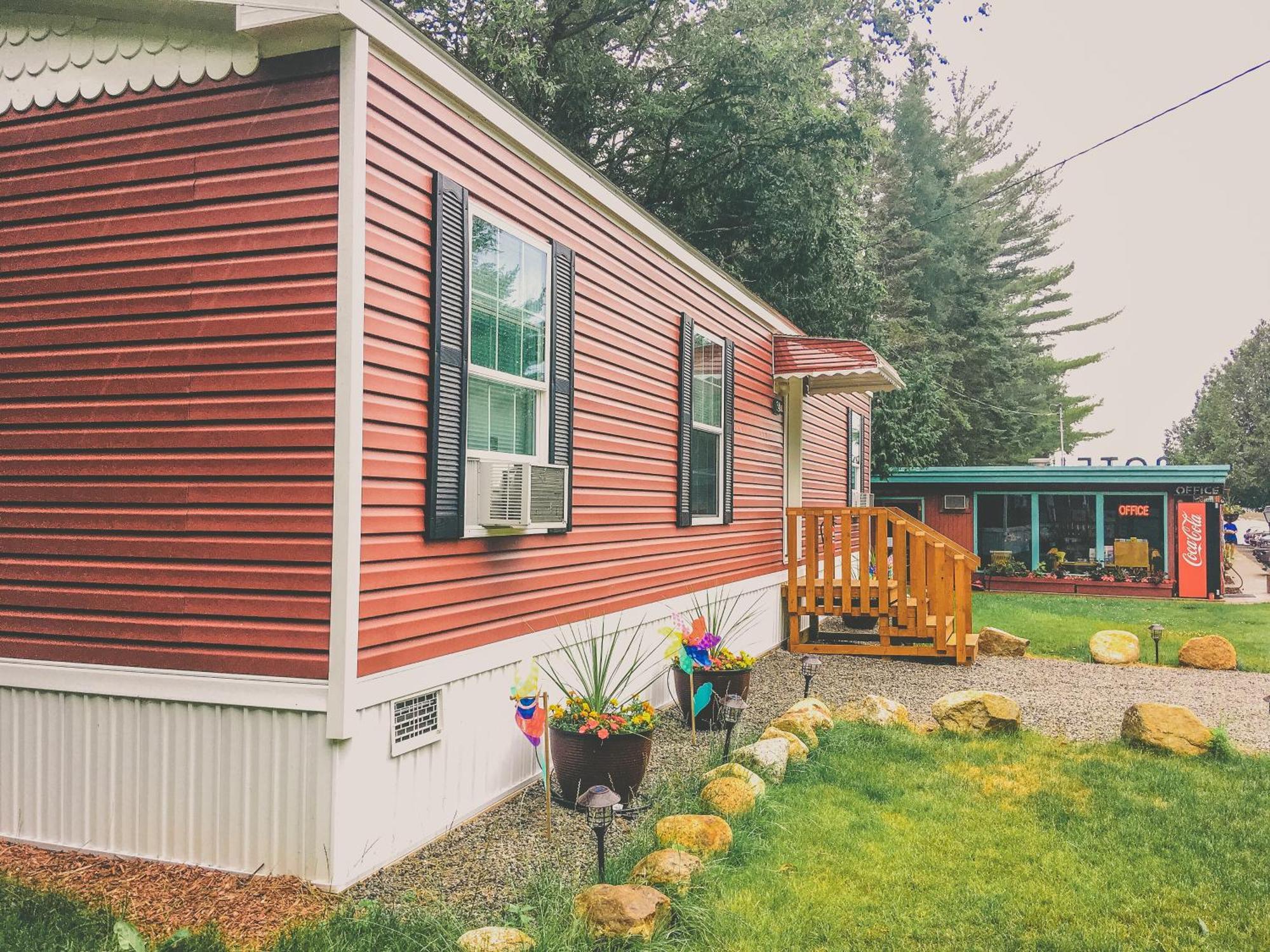 Motel Long Lake And Cottages Bagian luar foto